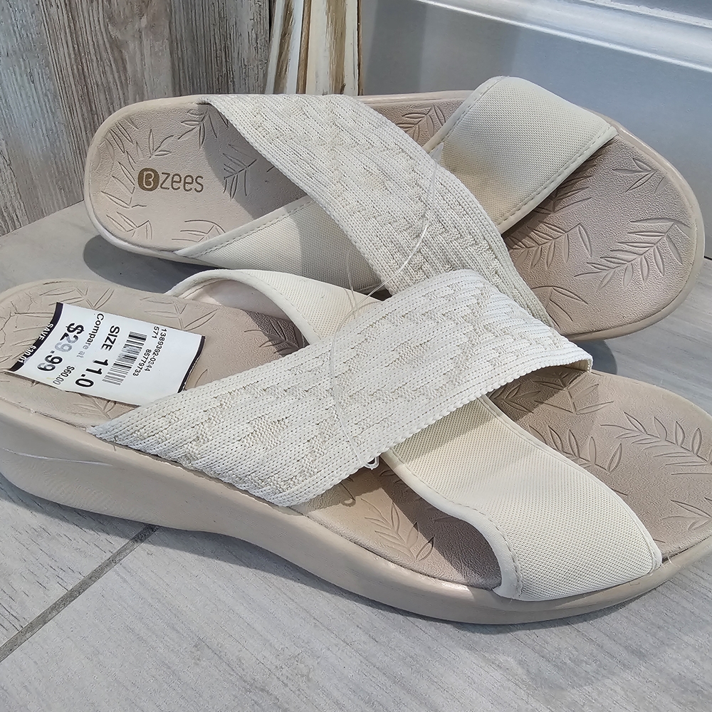Bzees Women's Ivory Slide Sandals